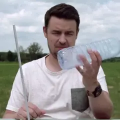 Zraszacz obrotowy DIY: Zbuduj go sam z butelki PET lub PVC!