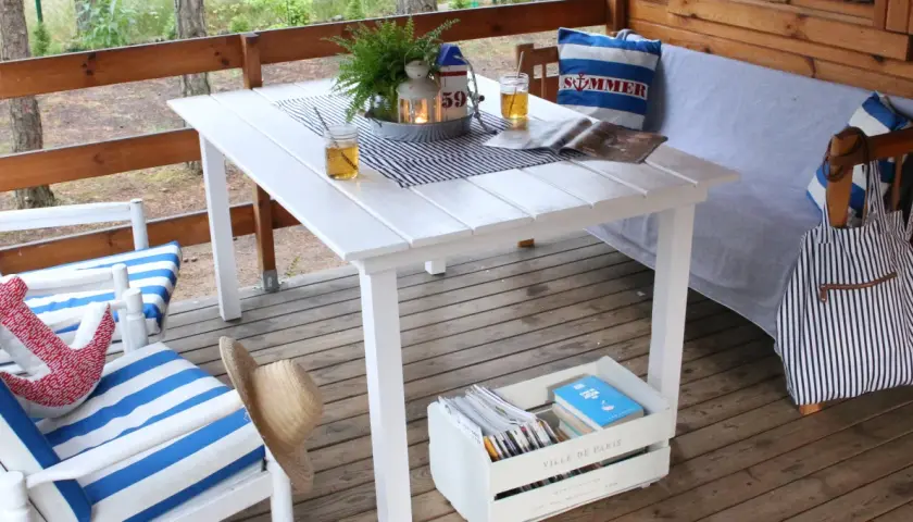 Jak zrobić stolik ogrodowy z drewna? DIY krok po kroku!