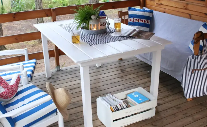 Jak zrobić stolik ogrodowy z drewna? DIY krok po kroku!