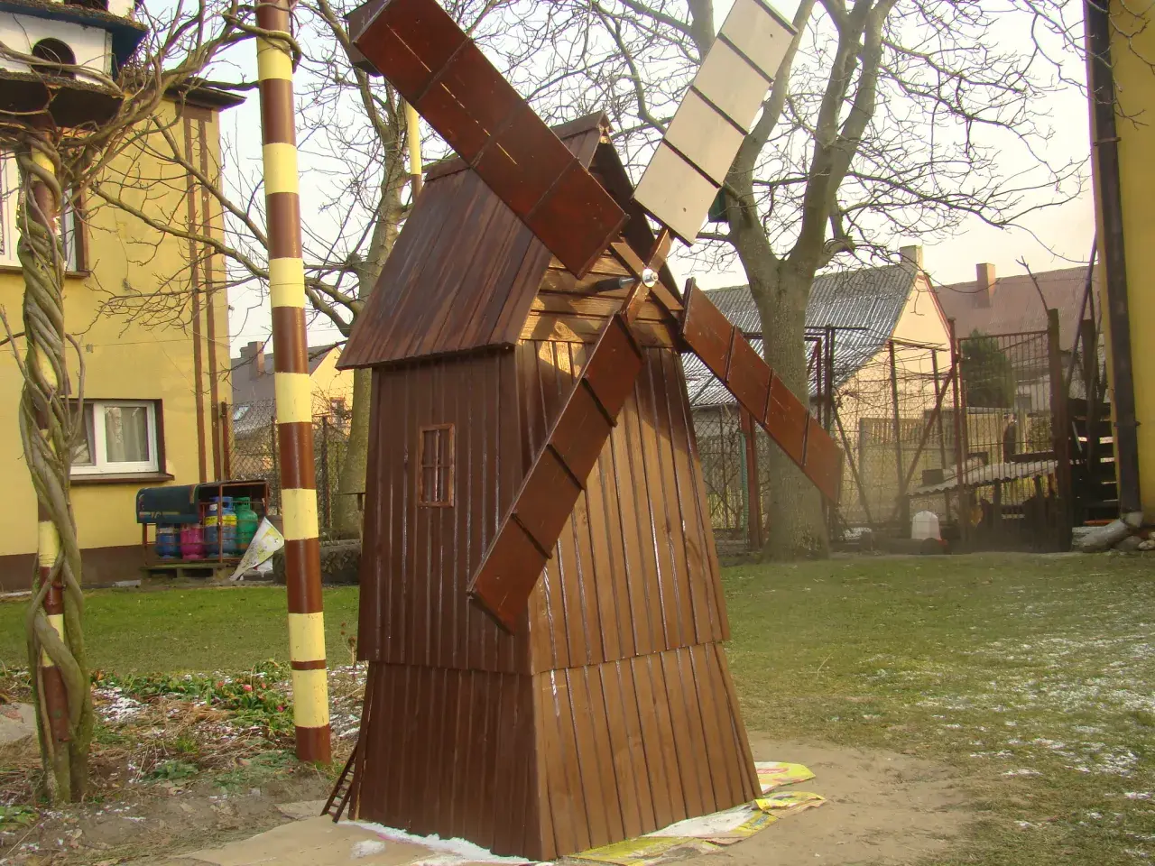 Jak zbudować śmigło do wiatraka ogrodowego? Kompletny poradnik DIY
